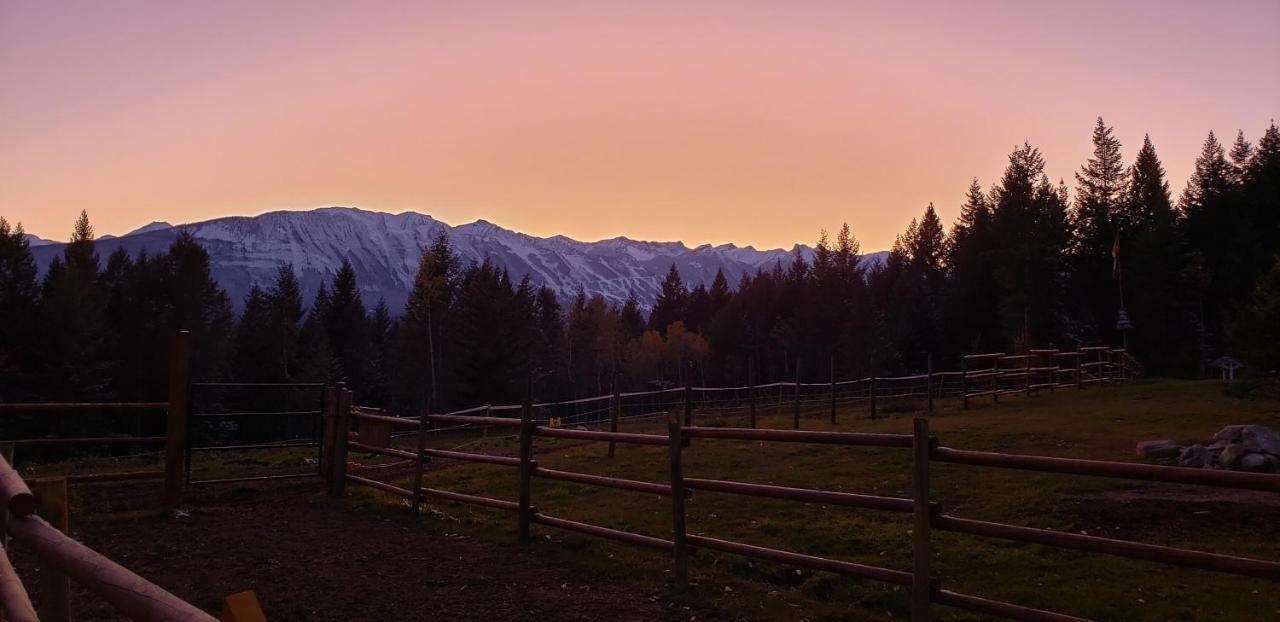 Kicking Horse Canyon Guest House Golden Exterior foto